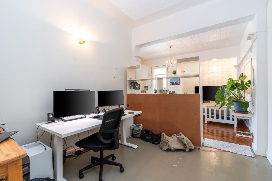 2 Bedroom Property for Sale in Vredehoek Western Cape